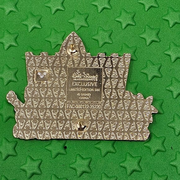 Disney Destinations D23 2025 WDI LE 500 Pin Stitch Aulani Mystery Pin new with b - Picture 2 of 5